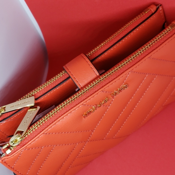 Nwt Michael kors wristlet Peyton double zip - Picture 2 of 4